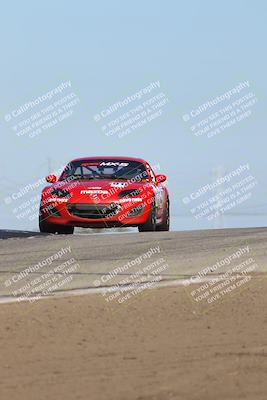 media/Oct-26-2025-CalClub SCCA (Sun) [[8ce1e69566]]/Group 2/Grapevine/
